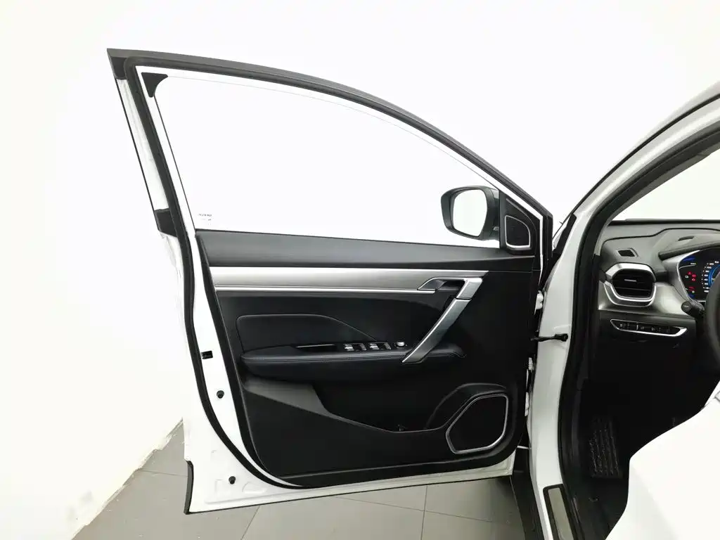 Geely Binyue NEV — миниатюра 8