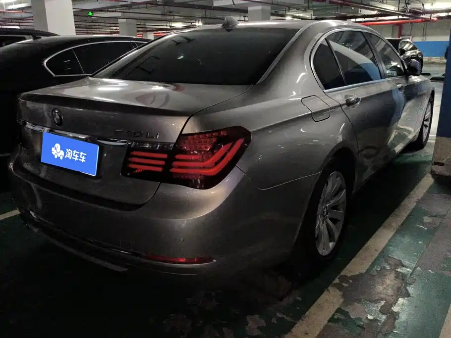 BMW 7 Series — миниатюра 3