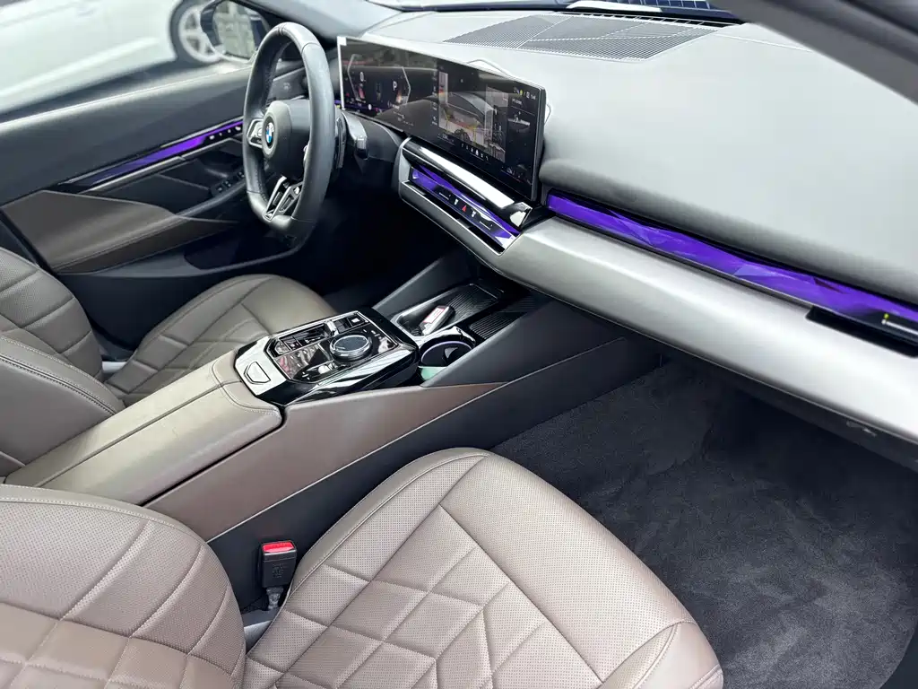 BMW 5 Series — миниатюра 10