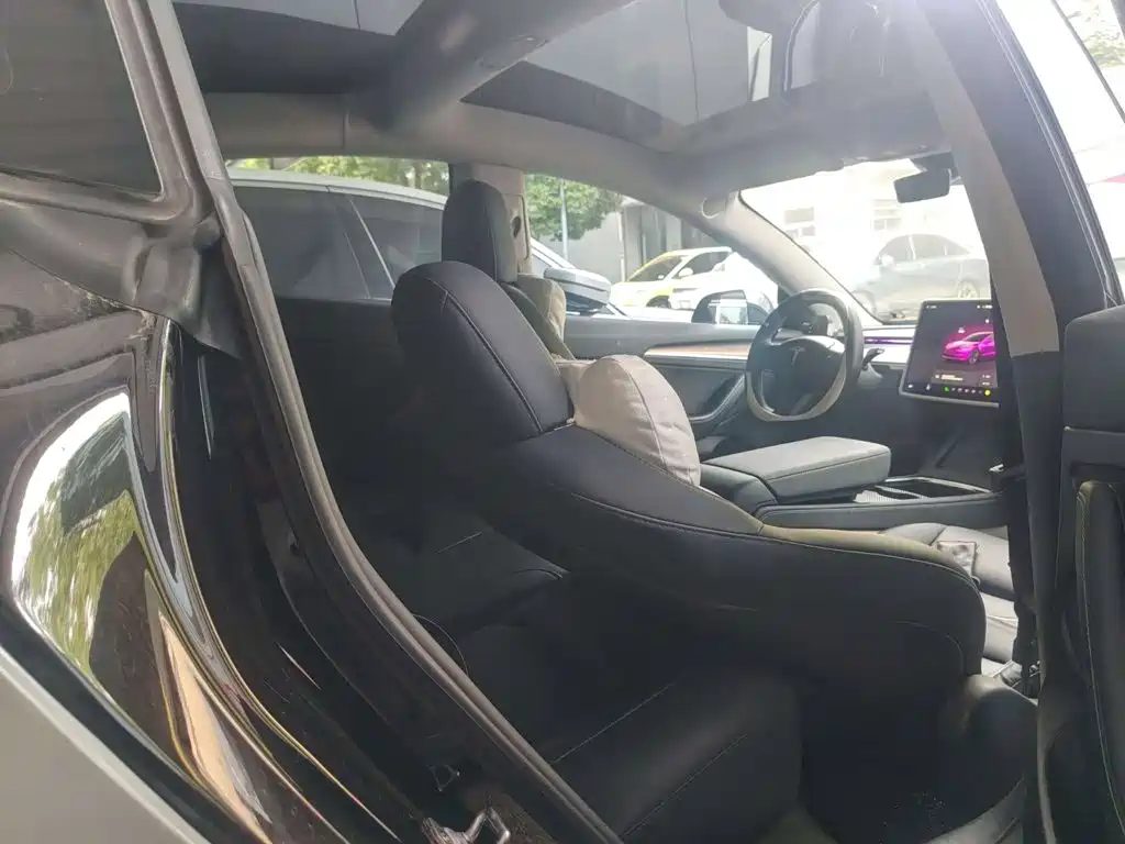 Tesla Model 3 — миниатюра 8