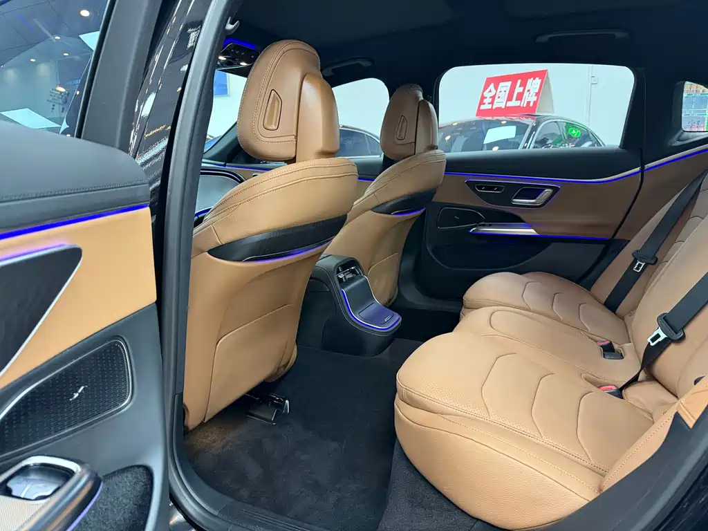 Mercedes-Benz E-Class — миниатюра 10