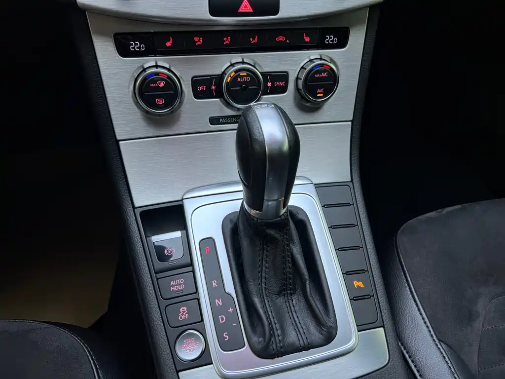 Volkswagen Magotan (Import) — миниатюра 7