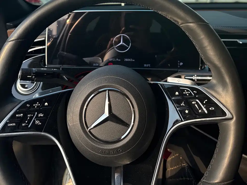 Mercedes-Benz E-Class — миниатюра 12