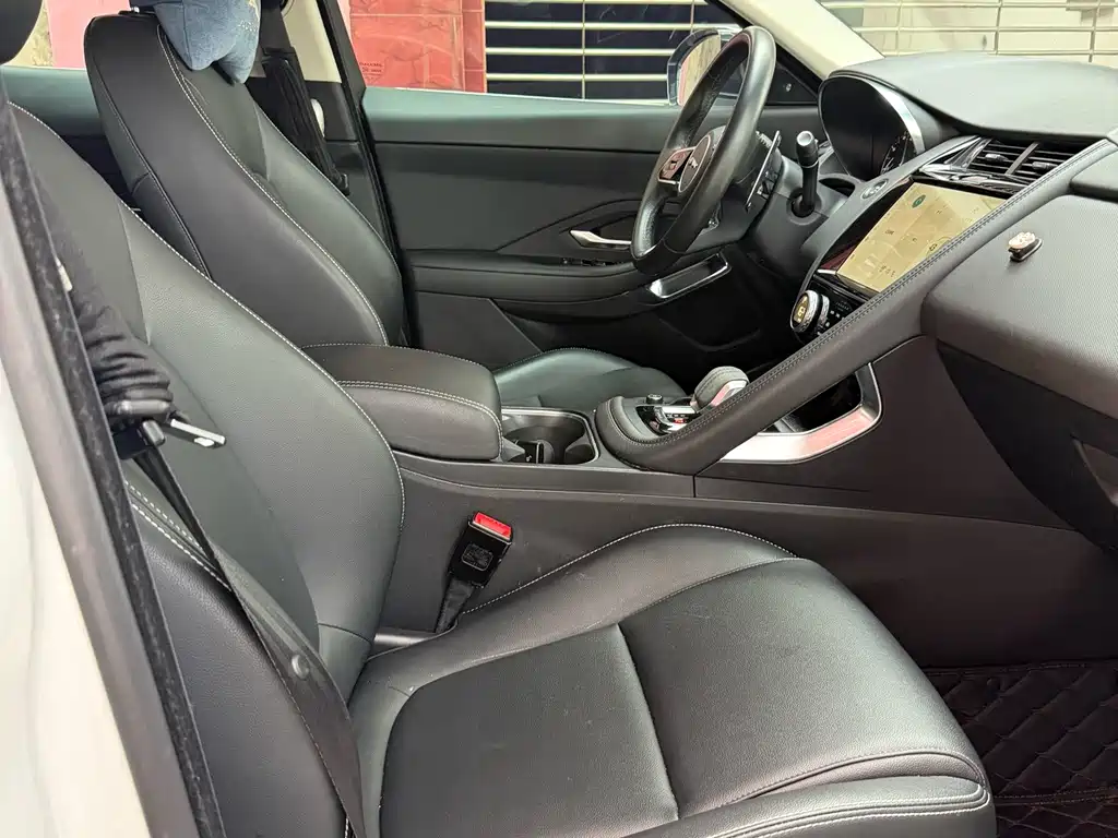 Jaguar E-PACE — миниатюра 12