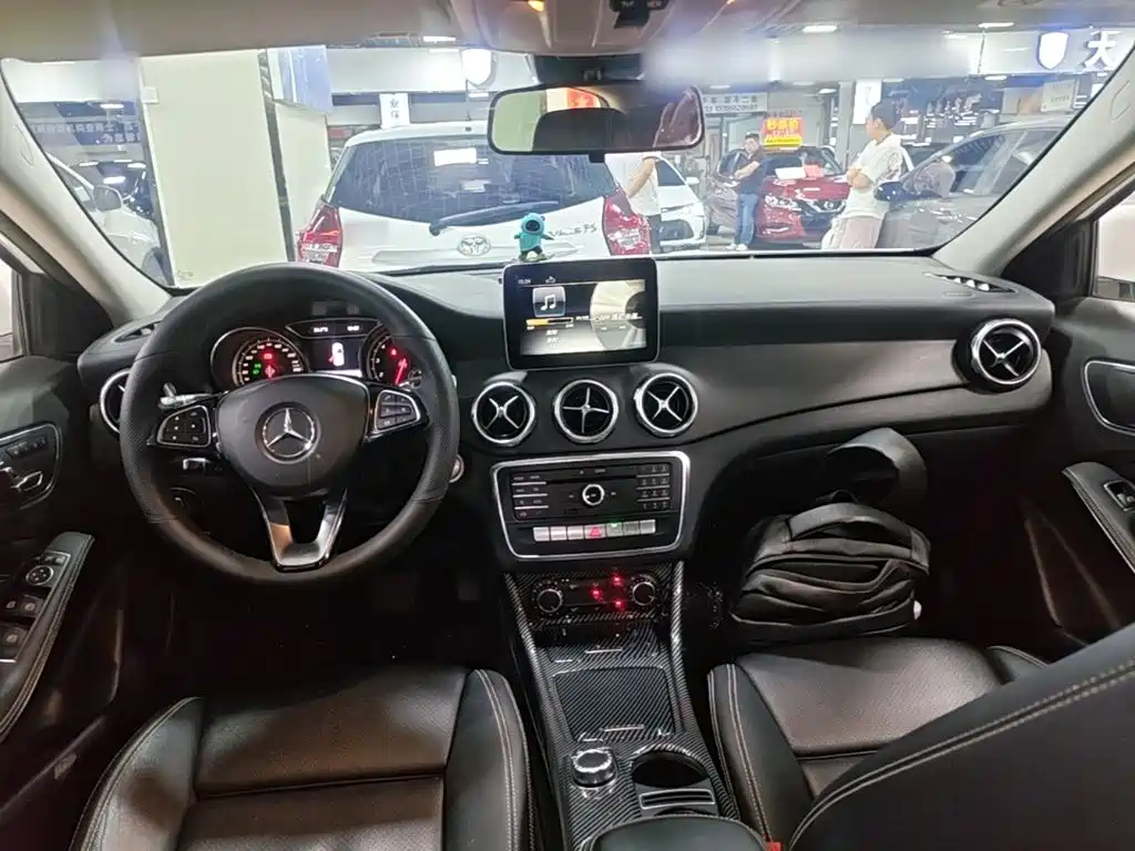 Mercedes-Benz GLA — миниатюра 10