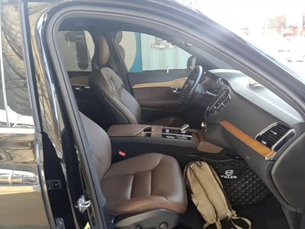 Volvo XC90 — миниатюра 25