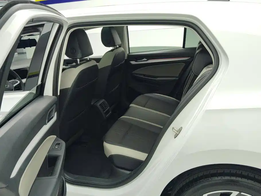 Volkswagen Golf — миниатюра 11