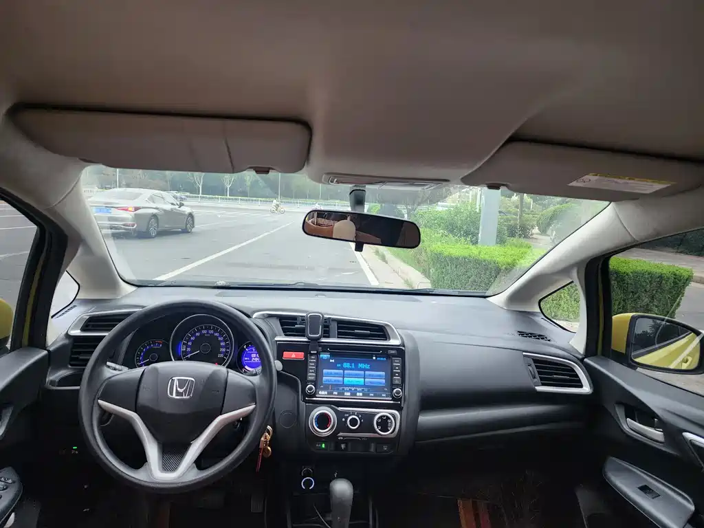 Honda Fit — миниатюра 8