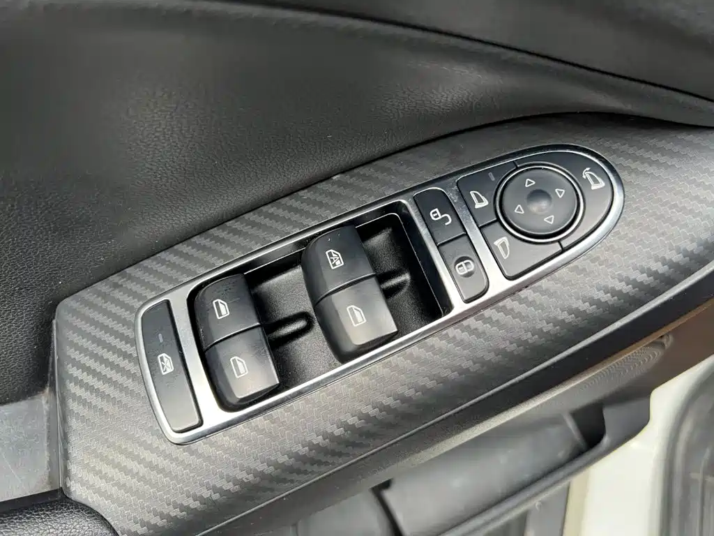BYD Yuan EV — миниатюра 7