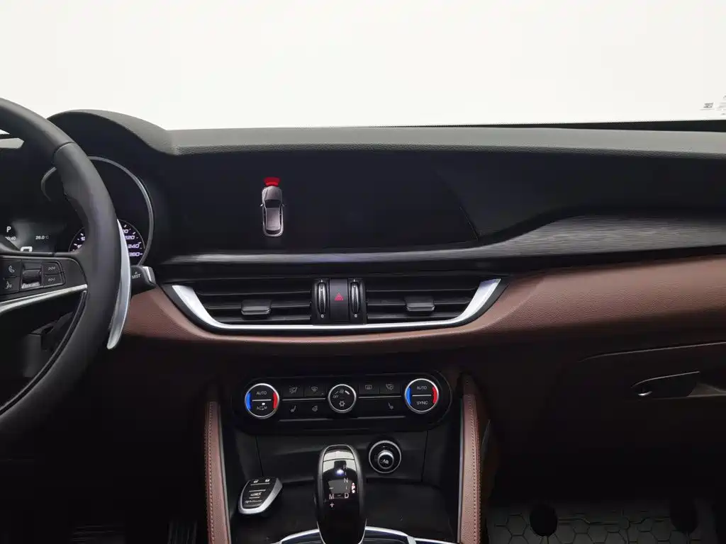 Alfa Romeo Stelvio — миниатюра 12