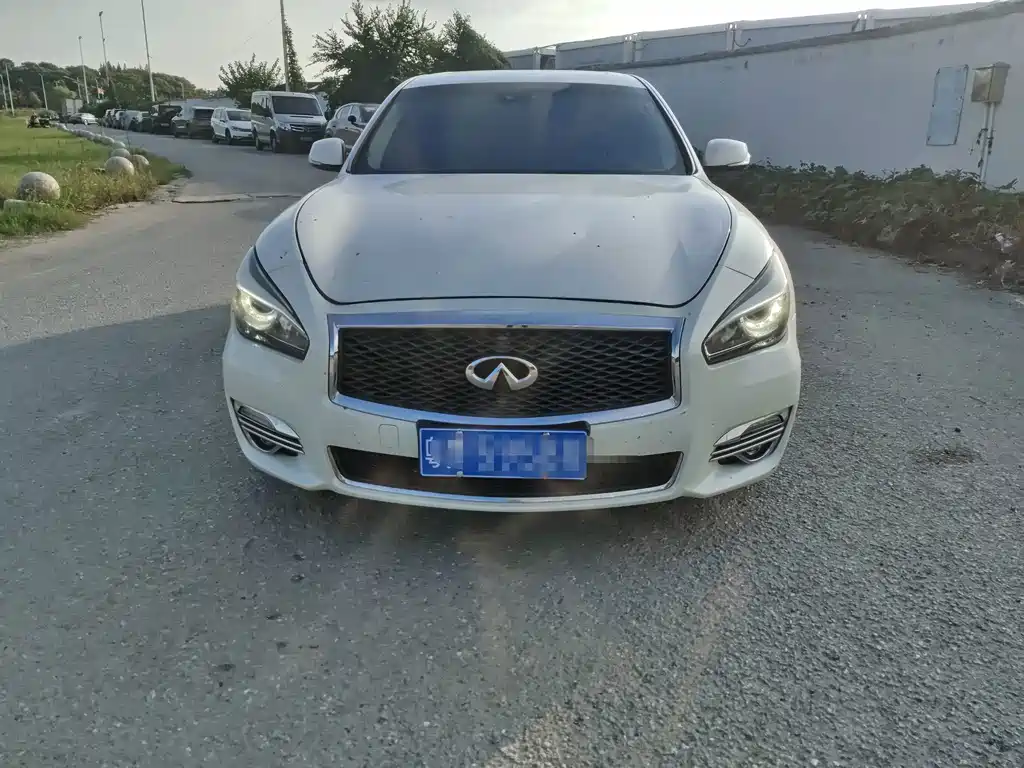 Infiniti Q70 — миниатюра 2