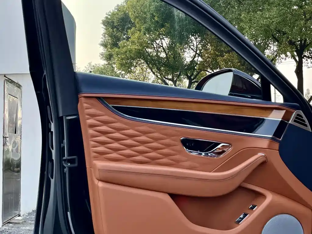 Bentley Flying Spur — миниатюра 11