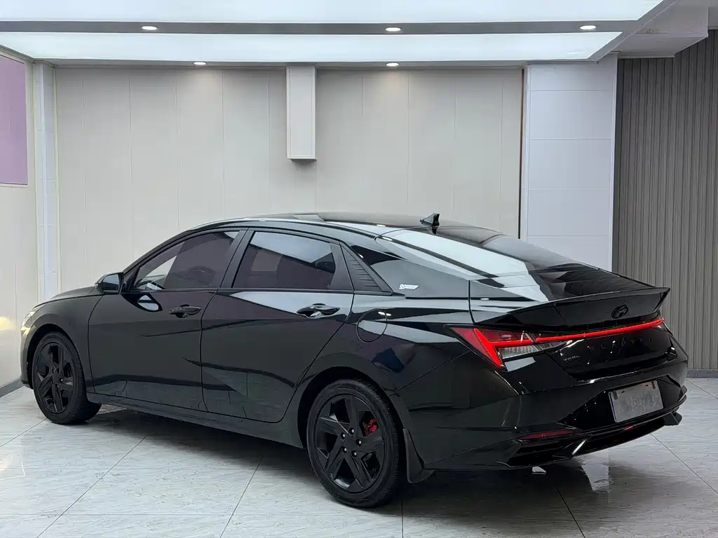 Hyundai Elantra — миниатюра 6