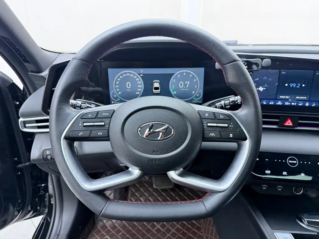 Hyundai Elantra — миниатюра 11