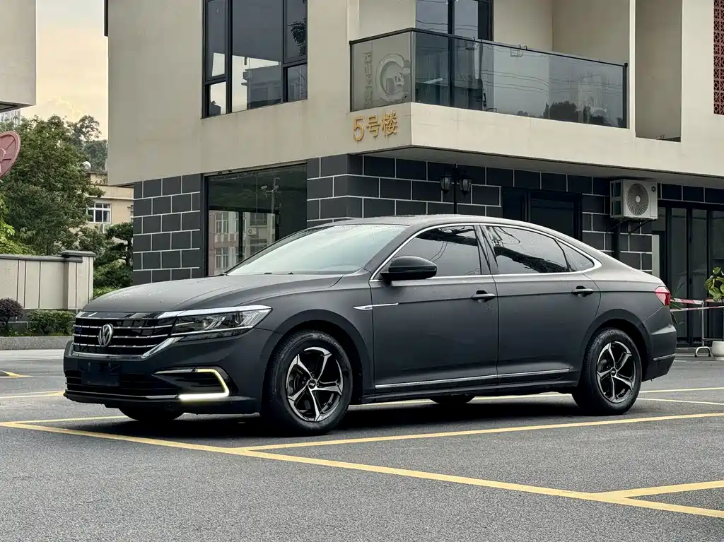 Volkswagen Passat PHEV — миниатюра 2