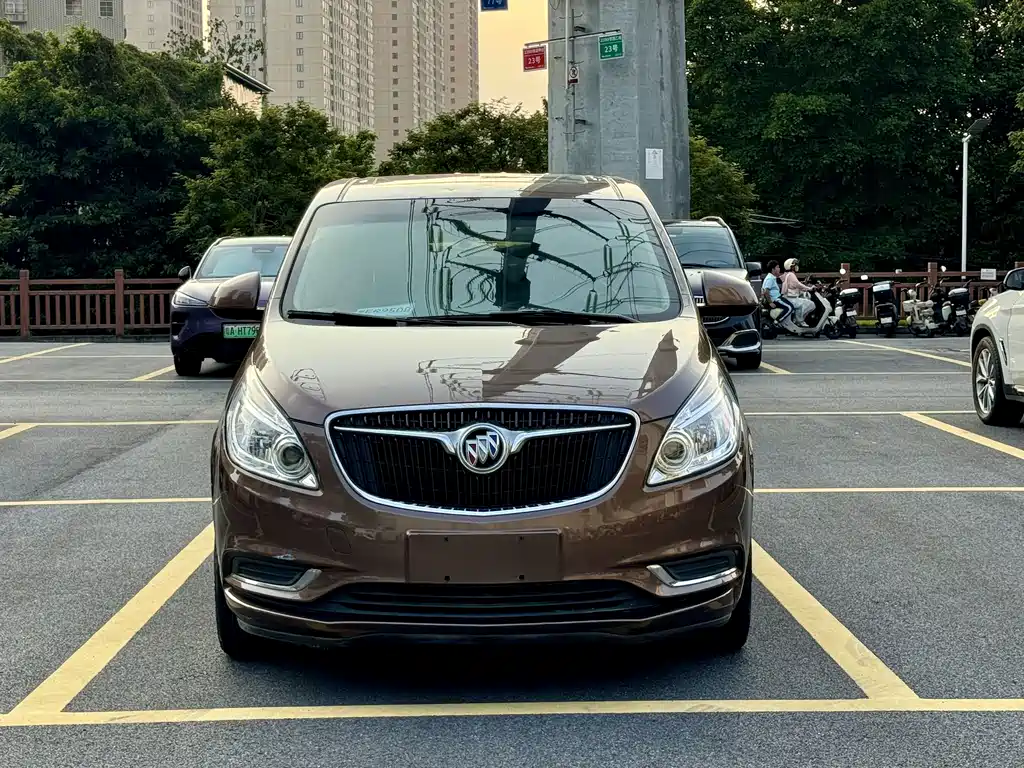 Buick GL8 — миниатюра 3