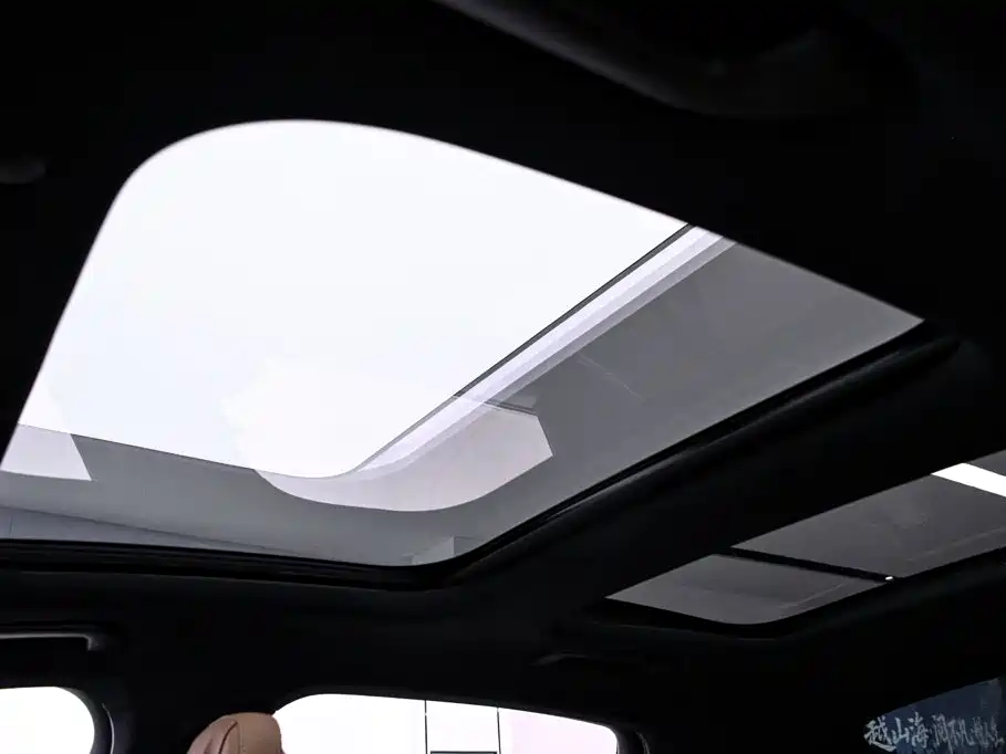 Mercedes-Benz E-Class — миниатюра 11
