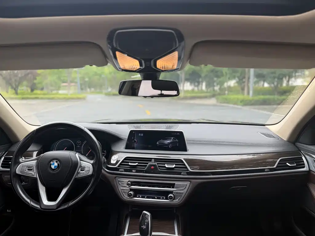 BMW 7 Series — миниатюра 7