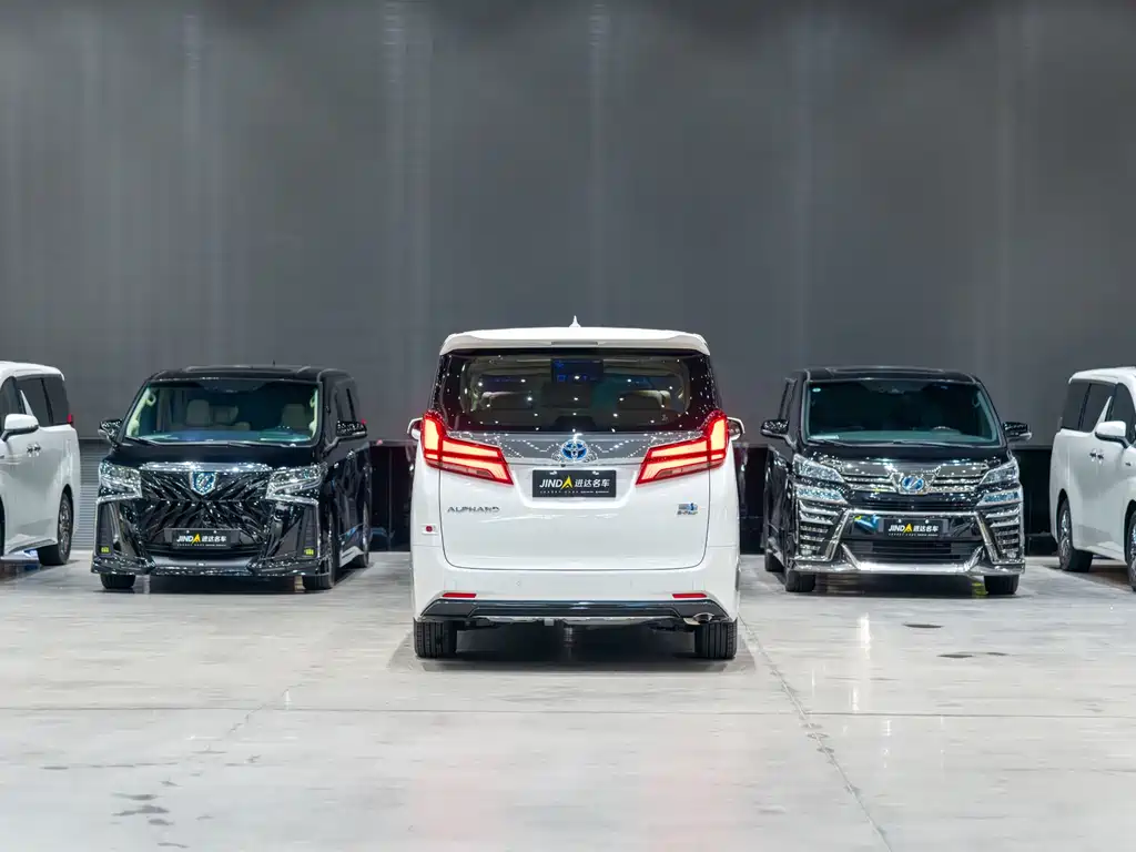 Toyota Alphard — миниатюра 3