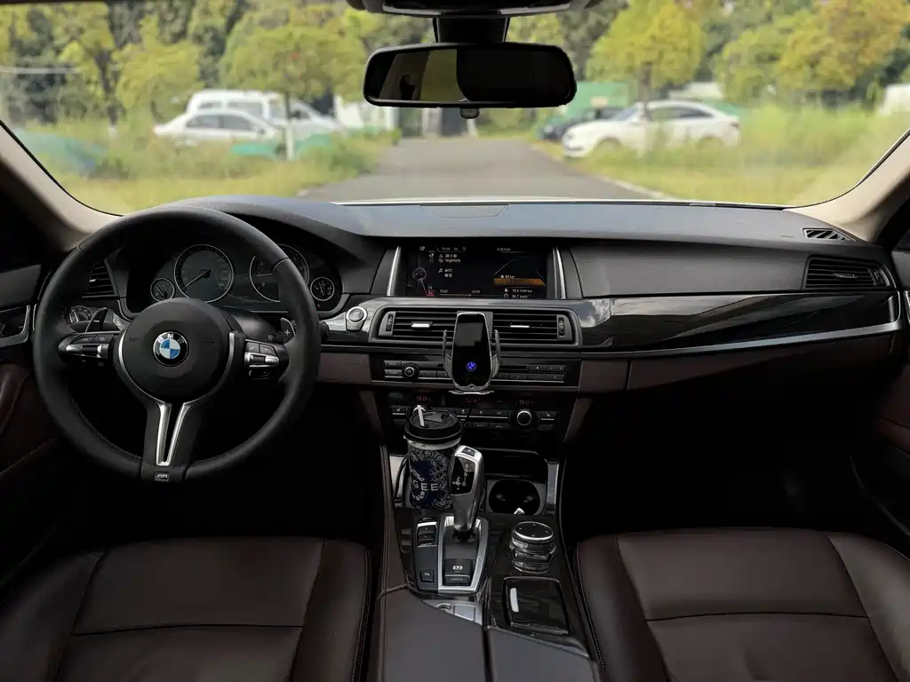 BMW 5 Series — миниатюра 26