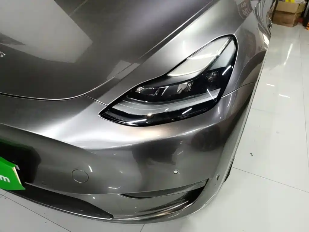 Tesla Model Y — миниатюра 24