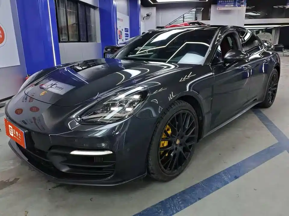 Porsche Panamera 2021
