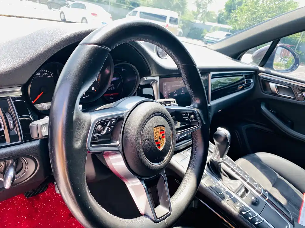 Porsche Macan — миниатюра 12