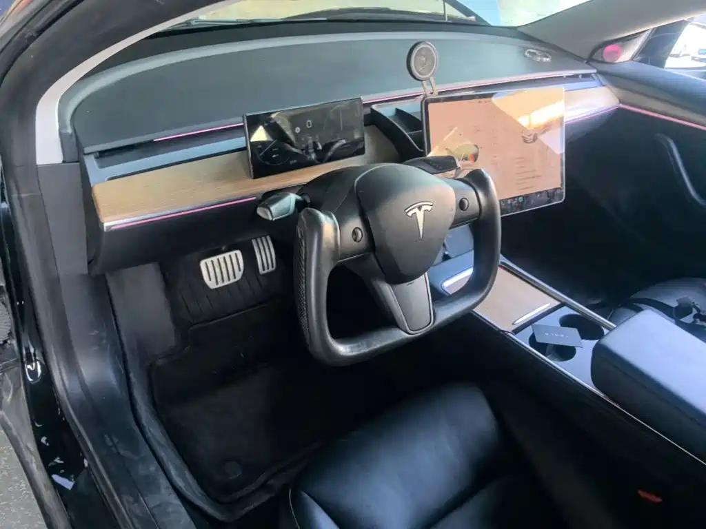 Tesla Model 3 — миниатюра 10