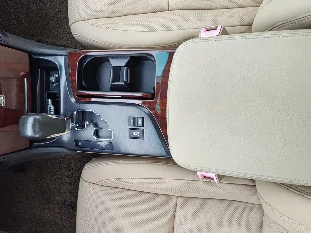 Toyota Crown — миниатюра 21