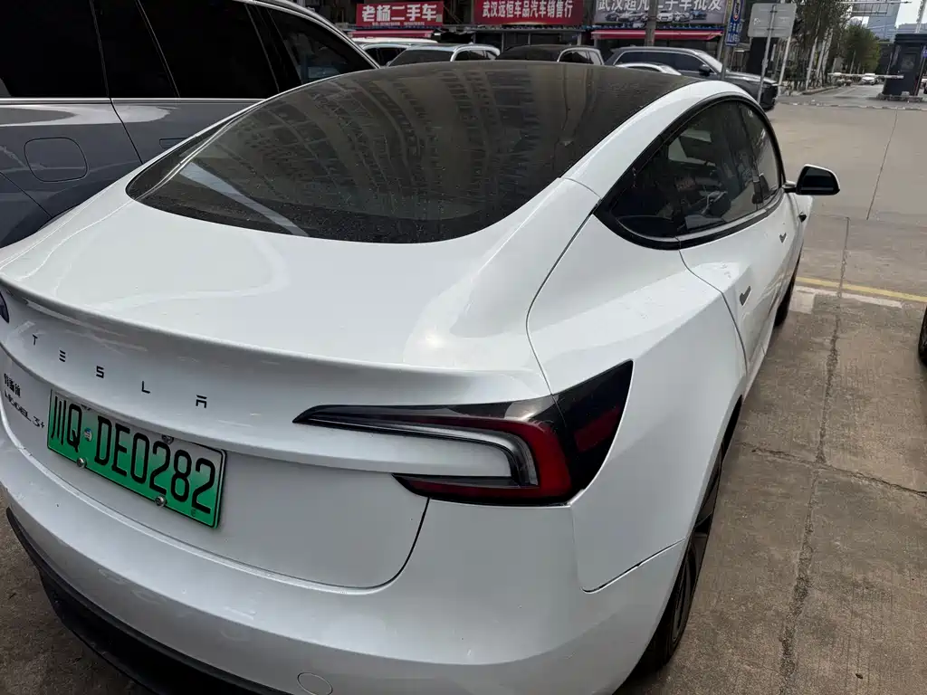 Tesla Model 3 — миниатюра 9