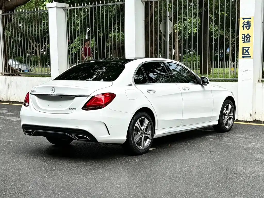 Mercedes-Benz C-Class — миниатюра 6