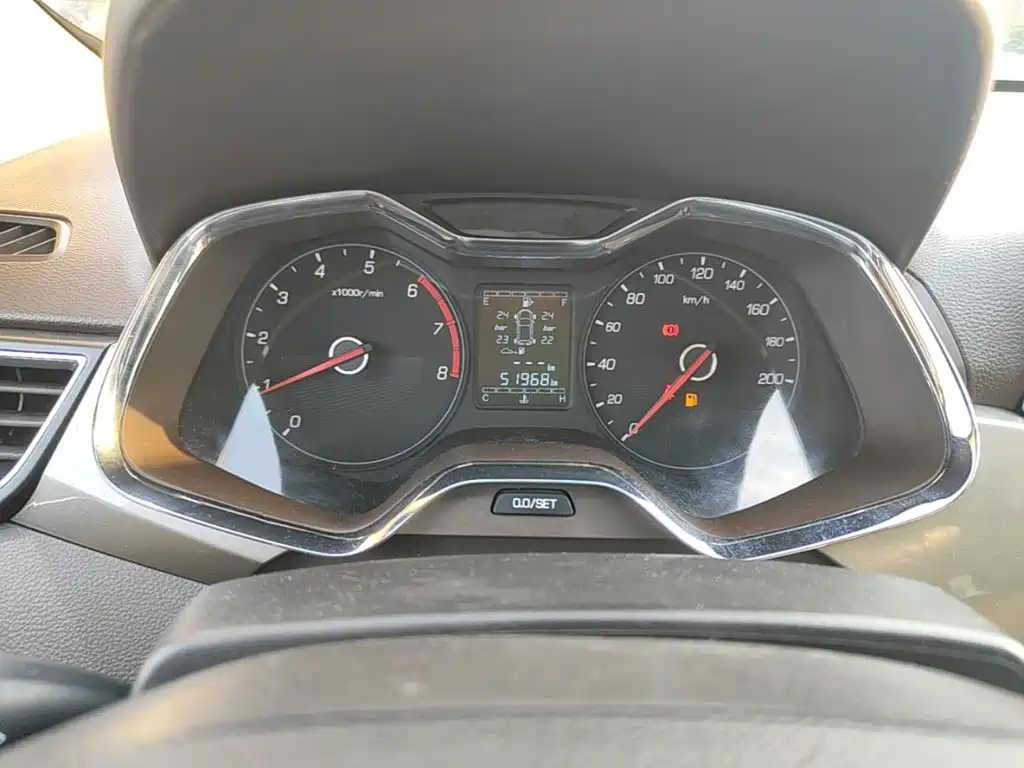 Baojun 310W — миниатюра 12