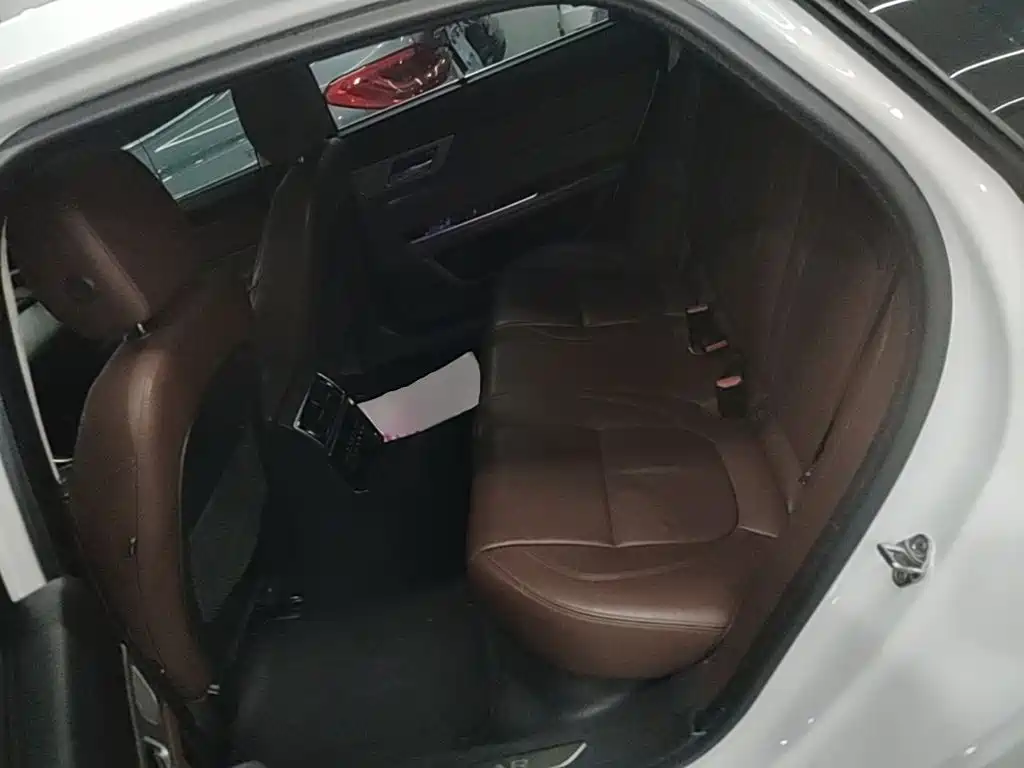 Jaguar XFL — миниатюра 17