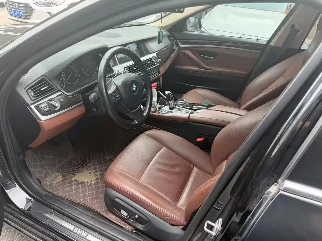 BMW 5 Series — миниатюра 9