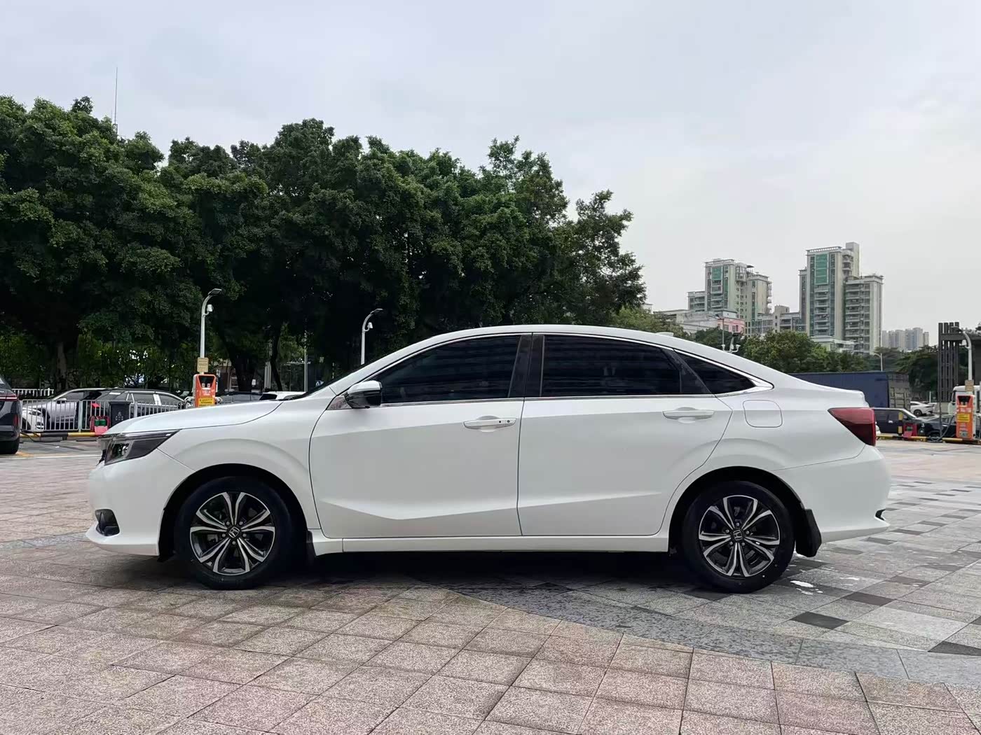Honda Crider 1.0 л 2022 г. Белый, пробег 34000 км