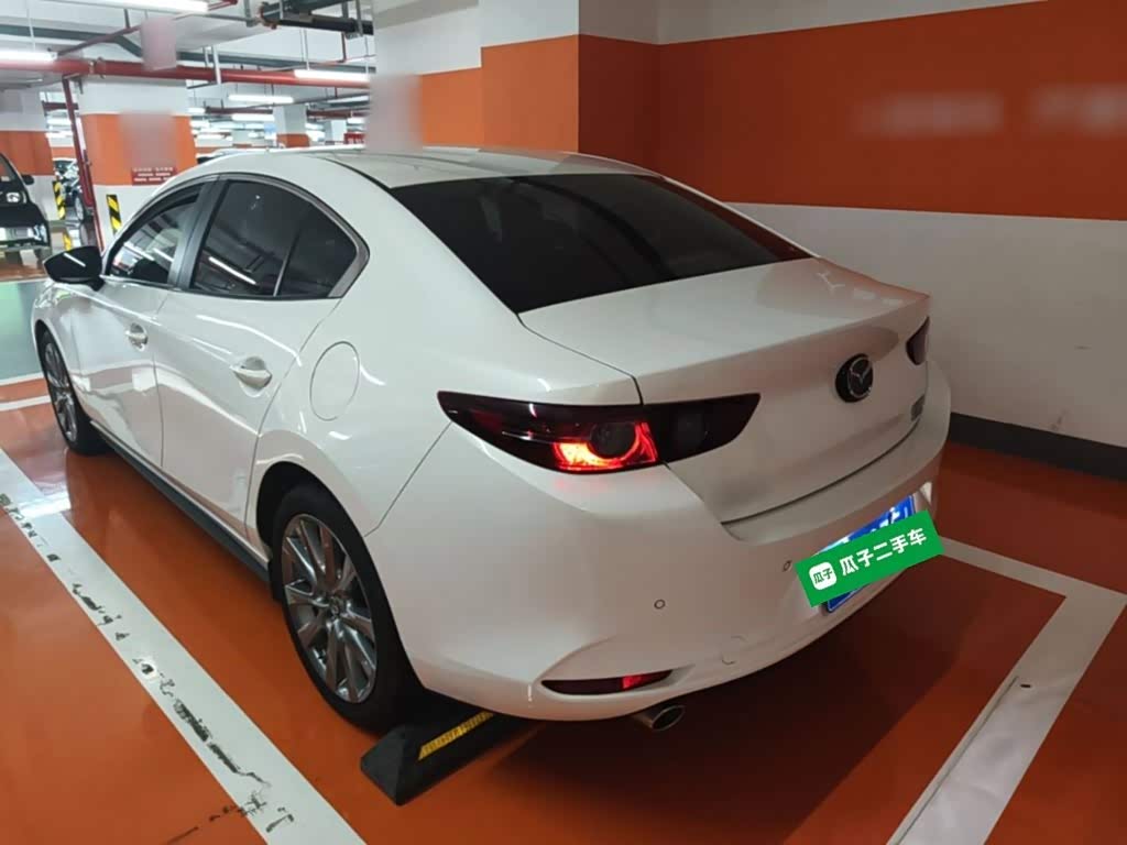 Mazda Mazda3 Axela 2.0 л 2023 г. Белый, пробег 10500 км