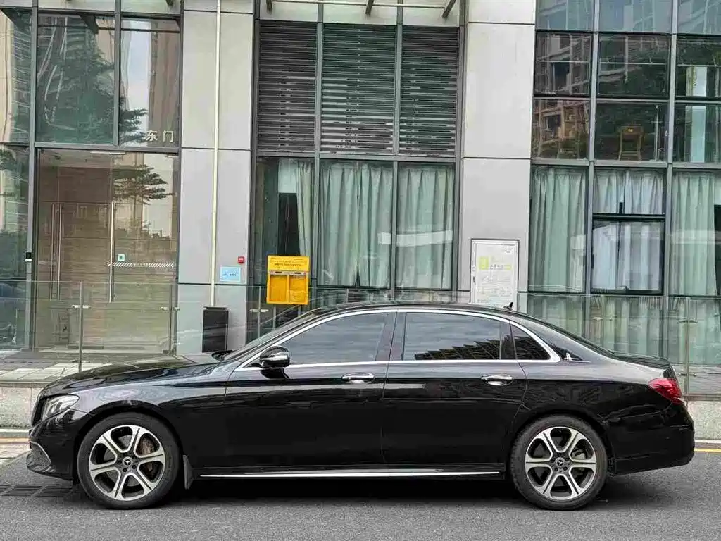 Mercedes-Benz E-Class — миниатюра 2