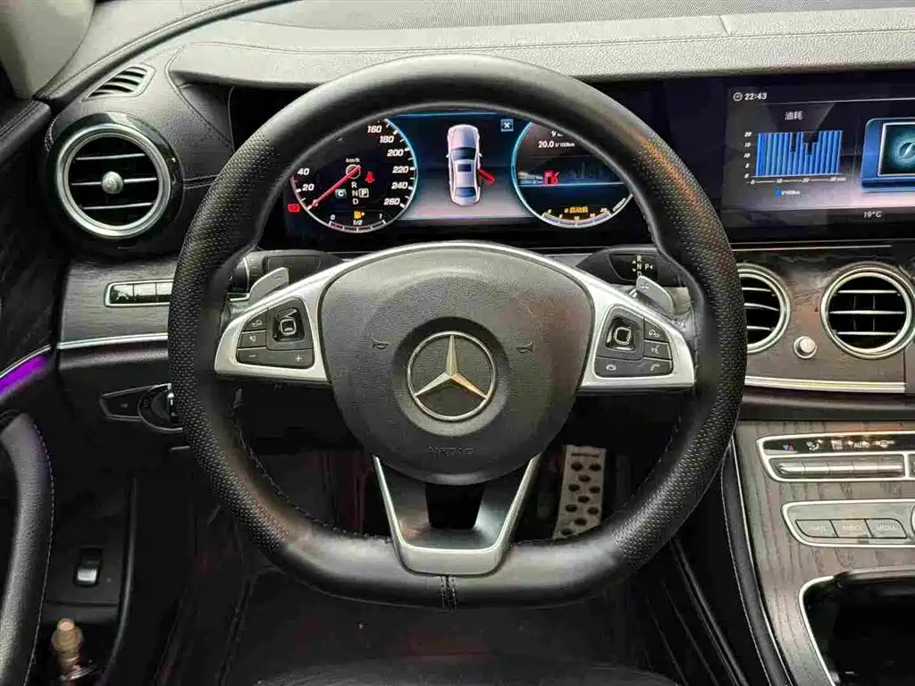 Mercedes-Benz E-Class — миниатюра 6