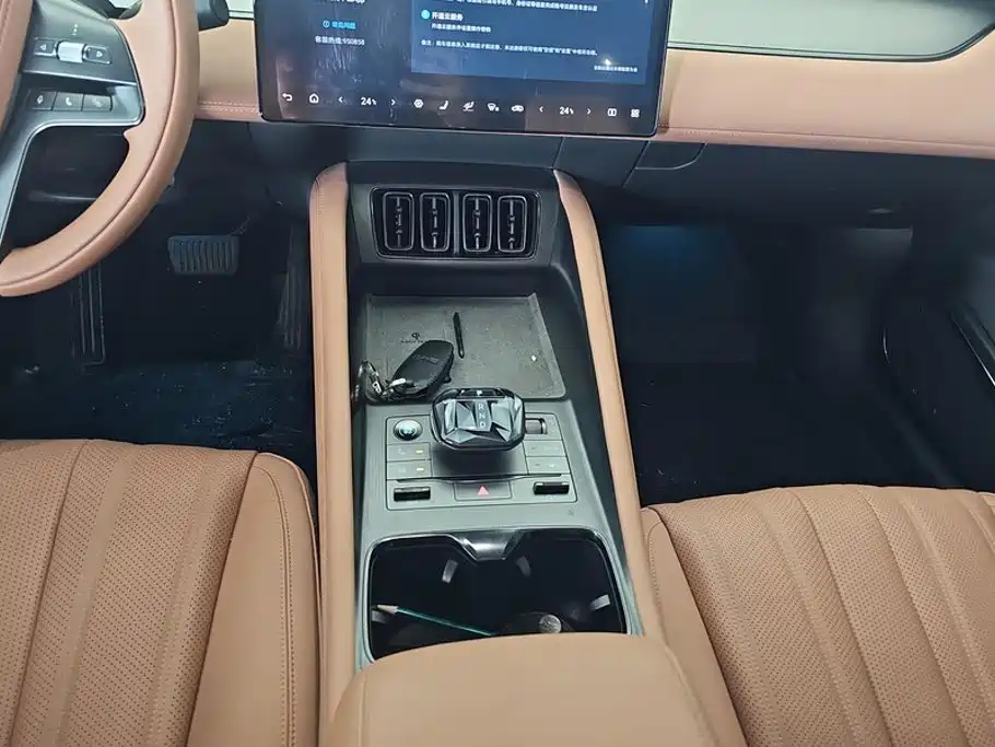 BYD L EV — миниатюра 16