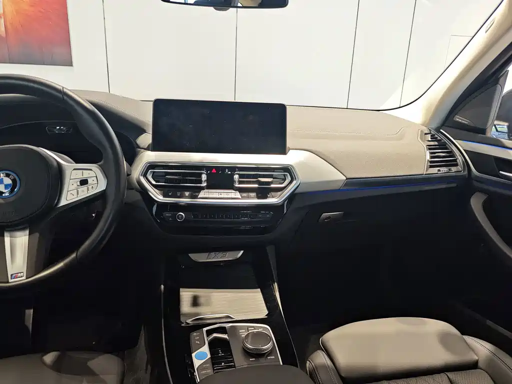 BMW iX3 — миниатюра 13