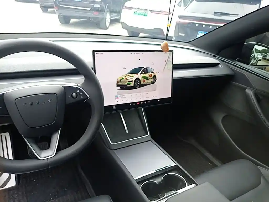 Tesla Model Y L — миниатюра 11