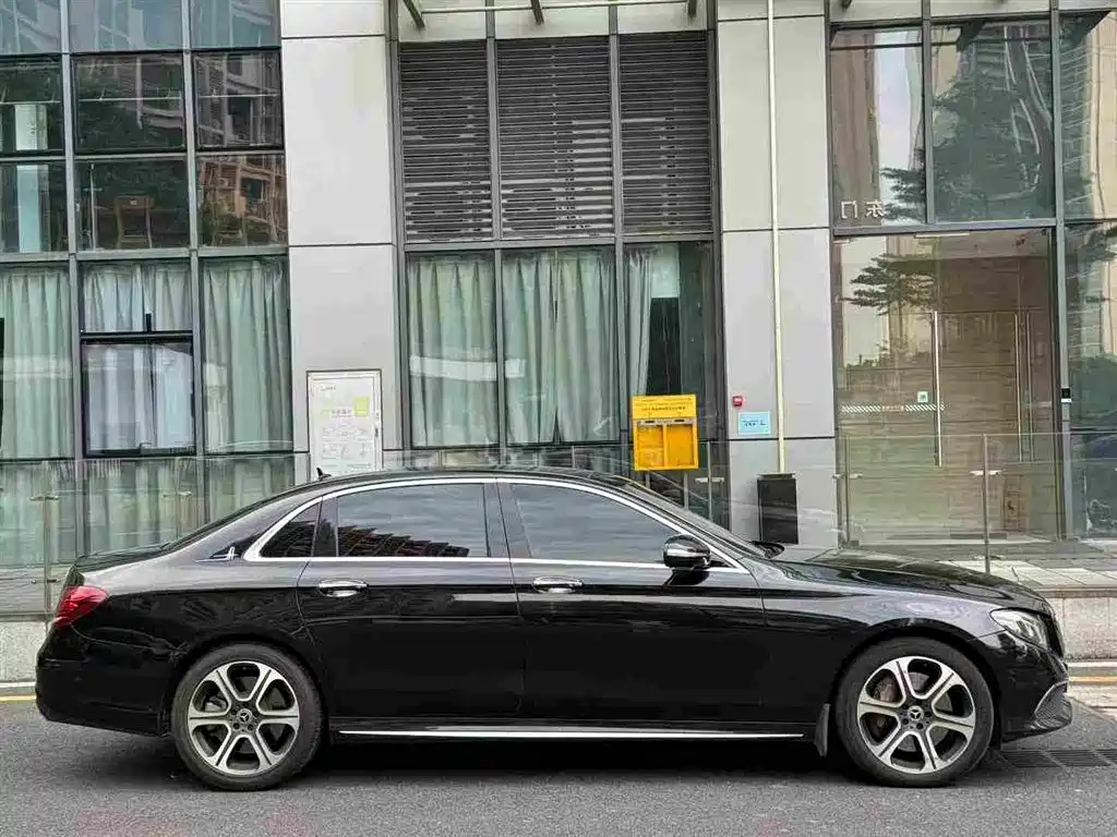 Mercedes-Benz E-Class — миниатюра 4