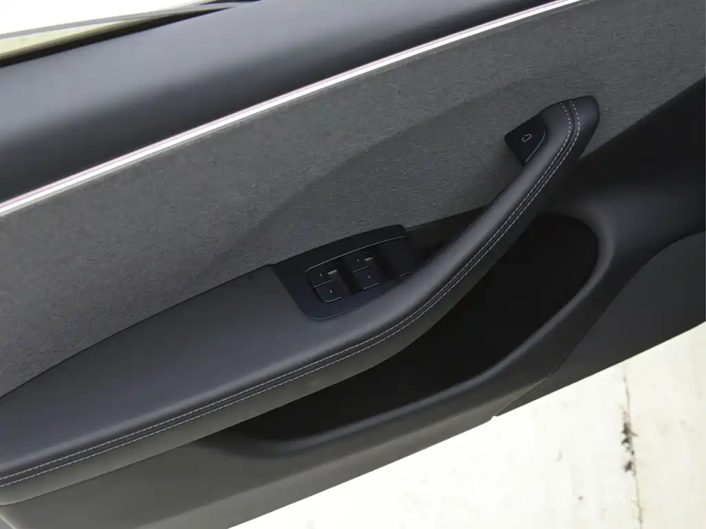 Tesla Model 3 — миниатюра 11