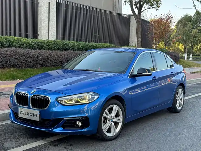 BMW 1 SERIES