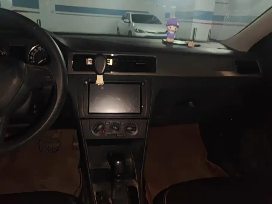 Skoda Rapid Spaceback — миниатюра 13