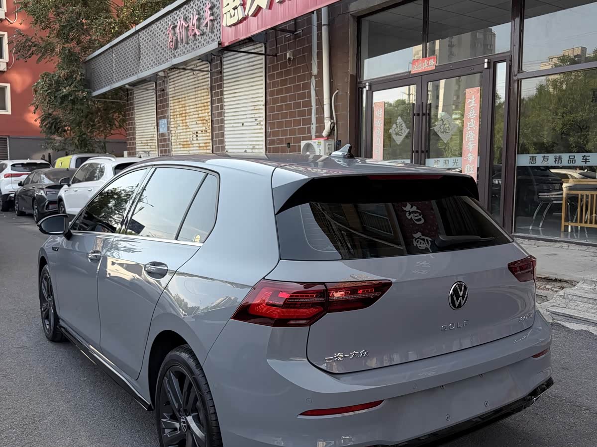 Volkswagen Golf 1.4 л 2022 г. Серебристо-серый, пробег 18000 км