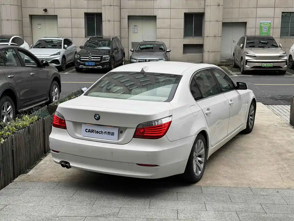 BMW 5 Series — миниатюра 3