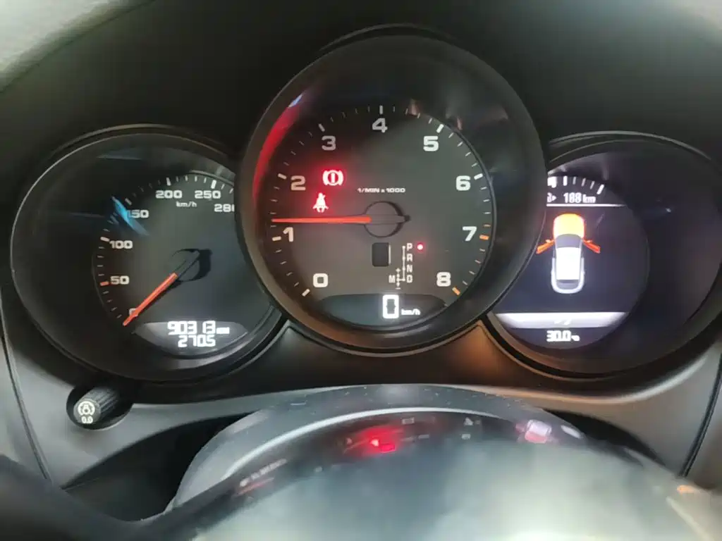 Porsche Macan — миниатюра 12