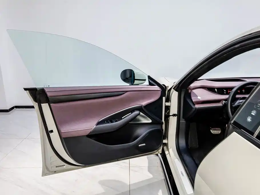 Xiaomi SU7 — миниатюра 8