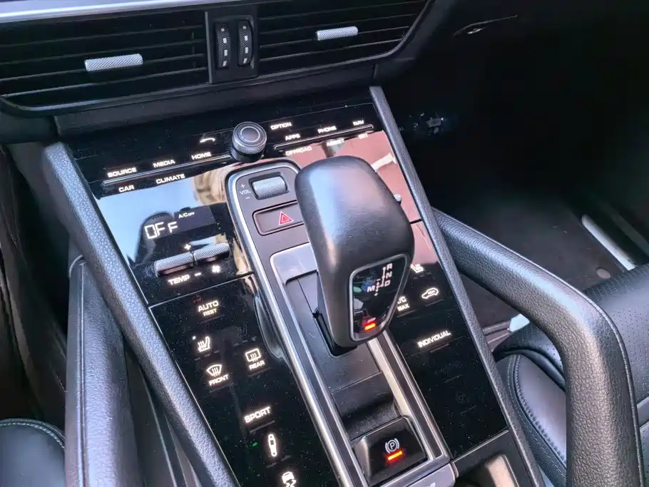 Porsche Cayenne — миниатюра 16